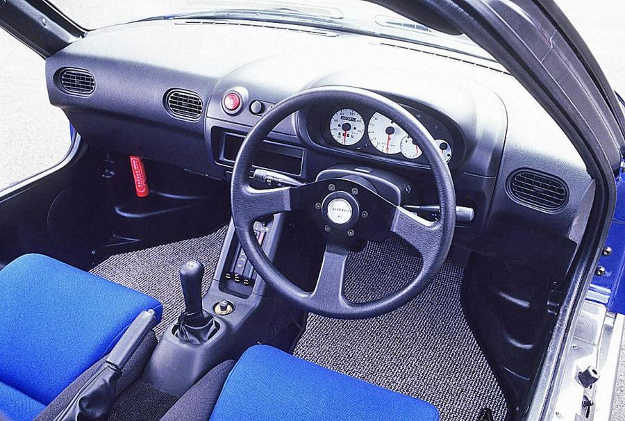 Торпедо Autozam AZ-1 (PG6SA) 1992 года  (фото 17 из 19)
